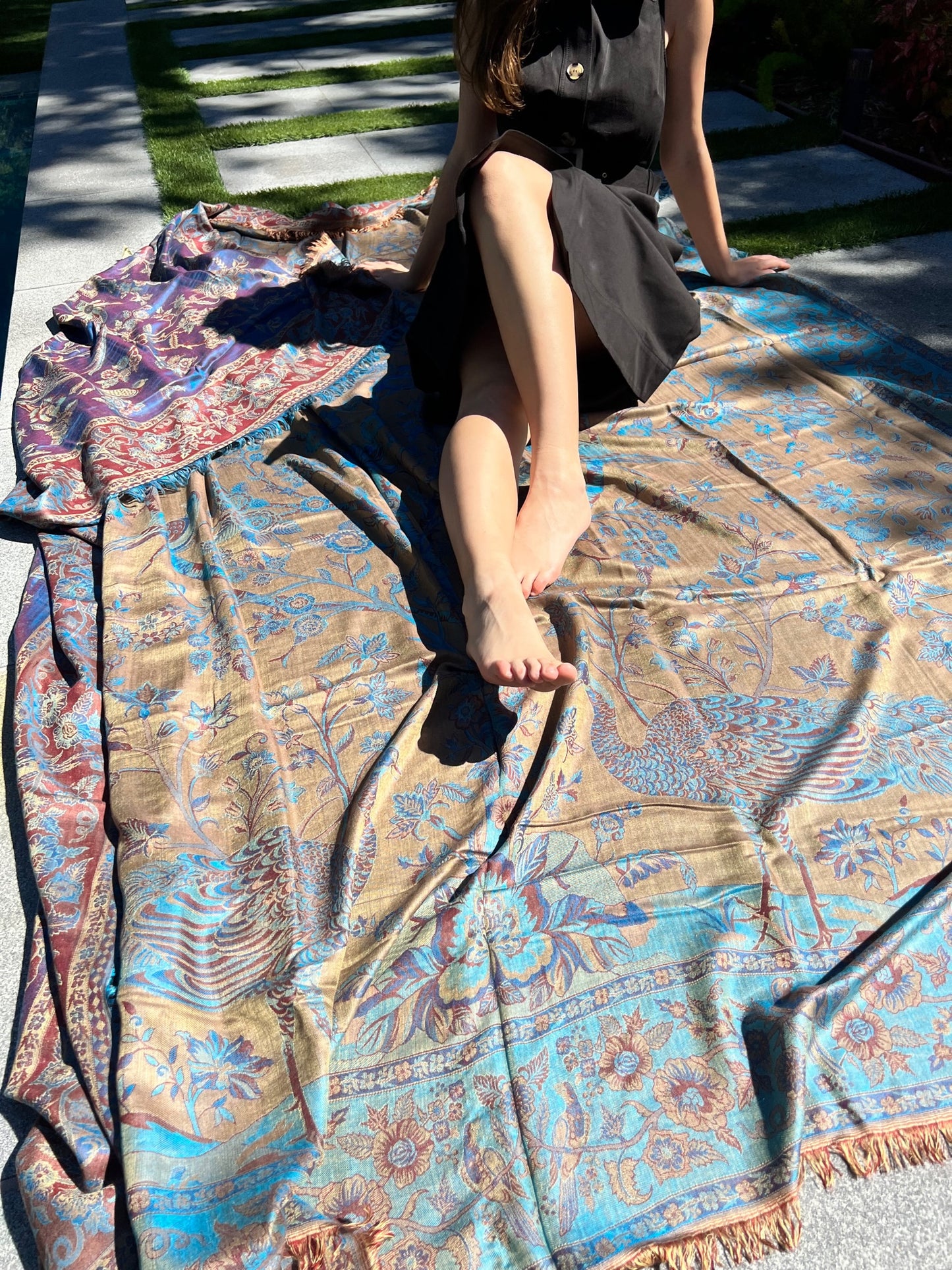 JULIET REVERSIBLE THROW - BLUE & AQUA