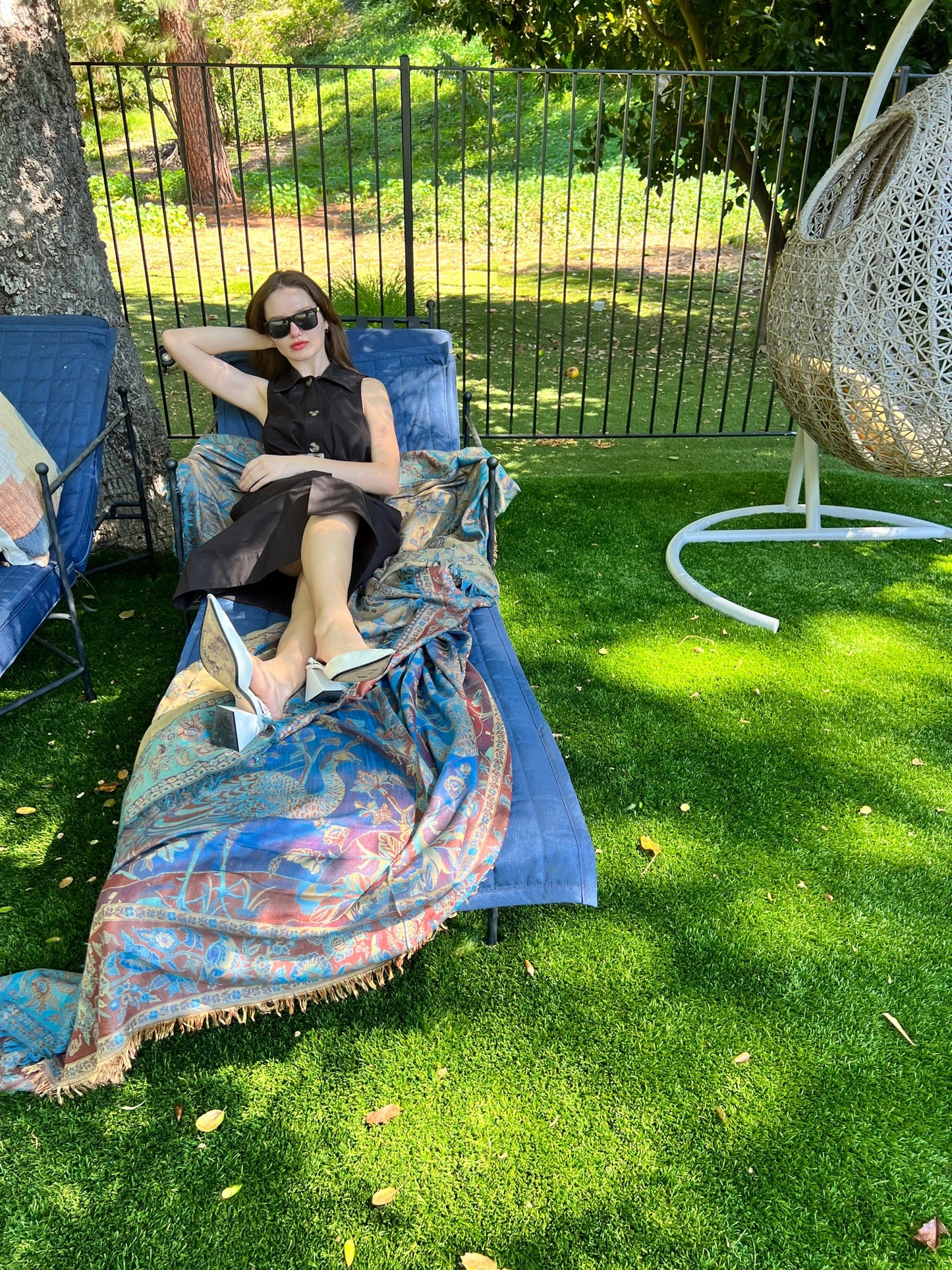 JULIET REVERSIBLE THROW - BLUE & AQUA