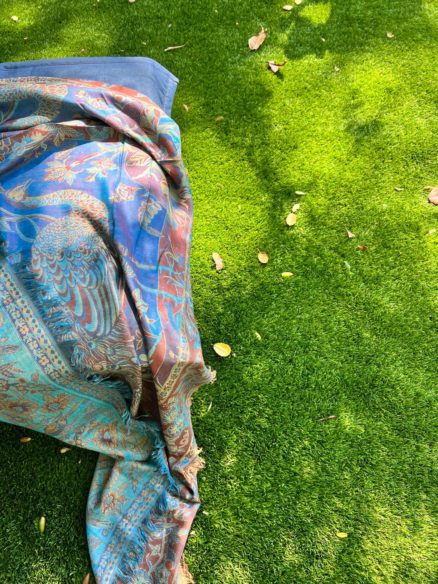 JULIET REVERSIBLE THROW - BLUE & AQUA