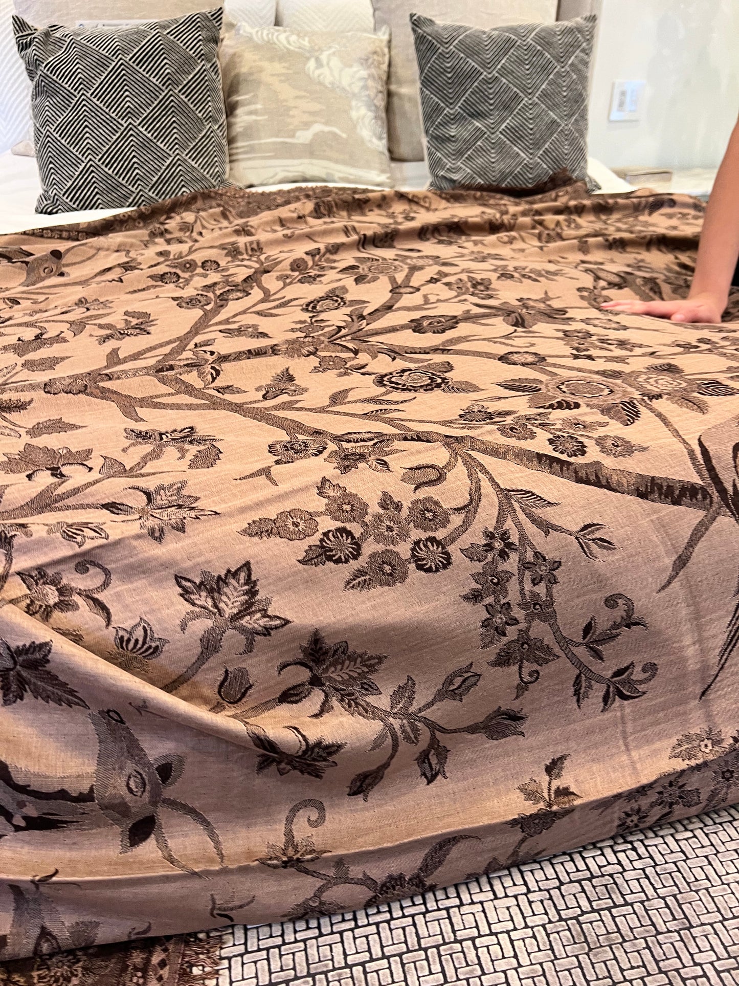 JULIET REVERSIBLE THROW - BROWN & BEIGE