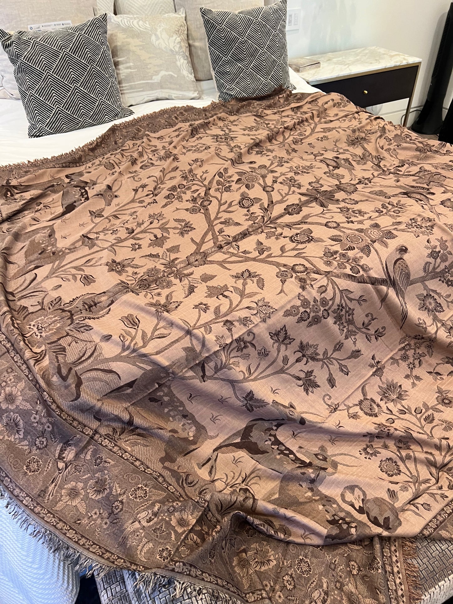 JULIET REVERSIBLE THROW - BROWN & BEIGE