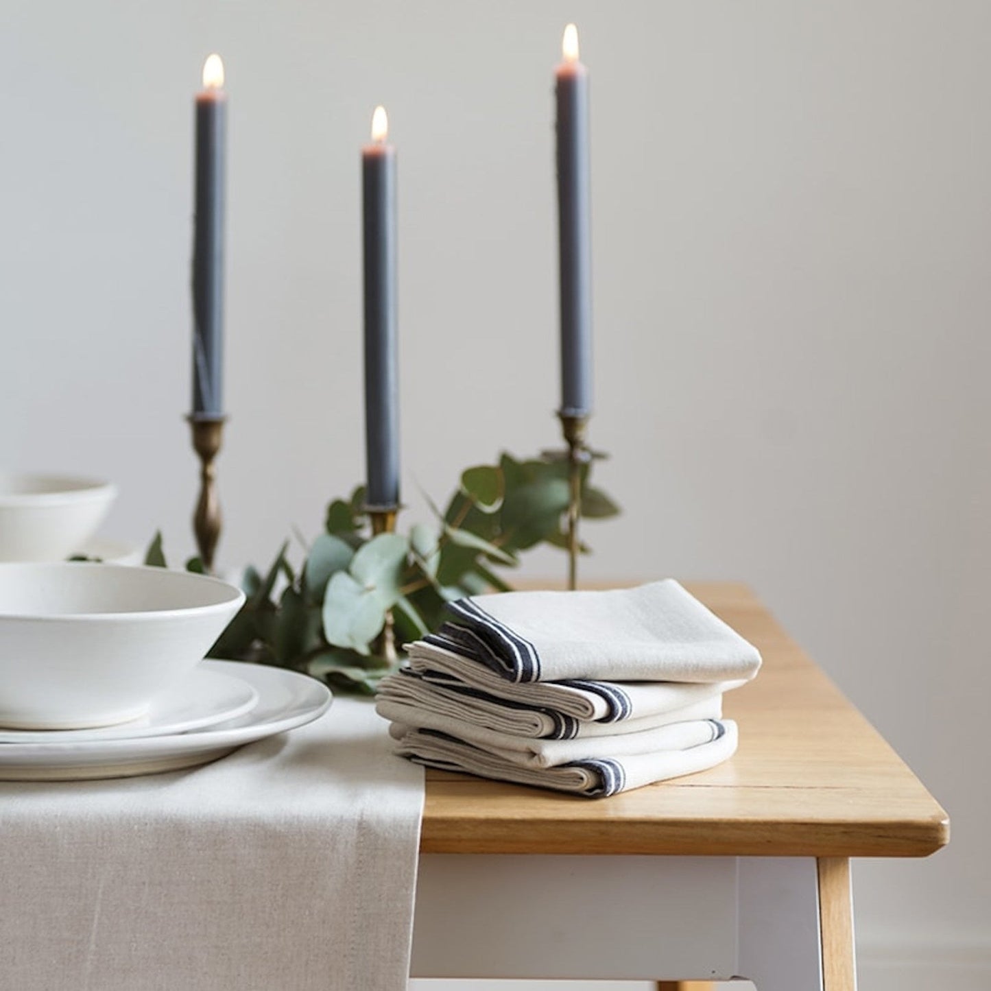 Set of 4 - Provincial Napkins - Natural / French Navy